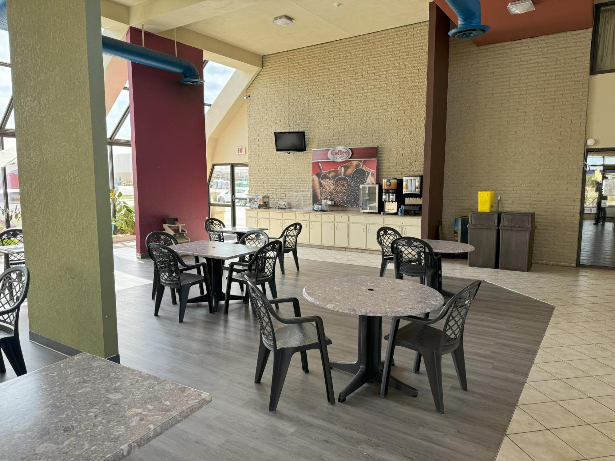 Sycamore Suites Елирия Екстериор снимка
