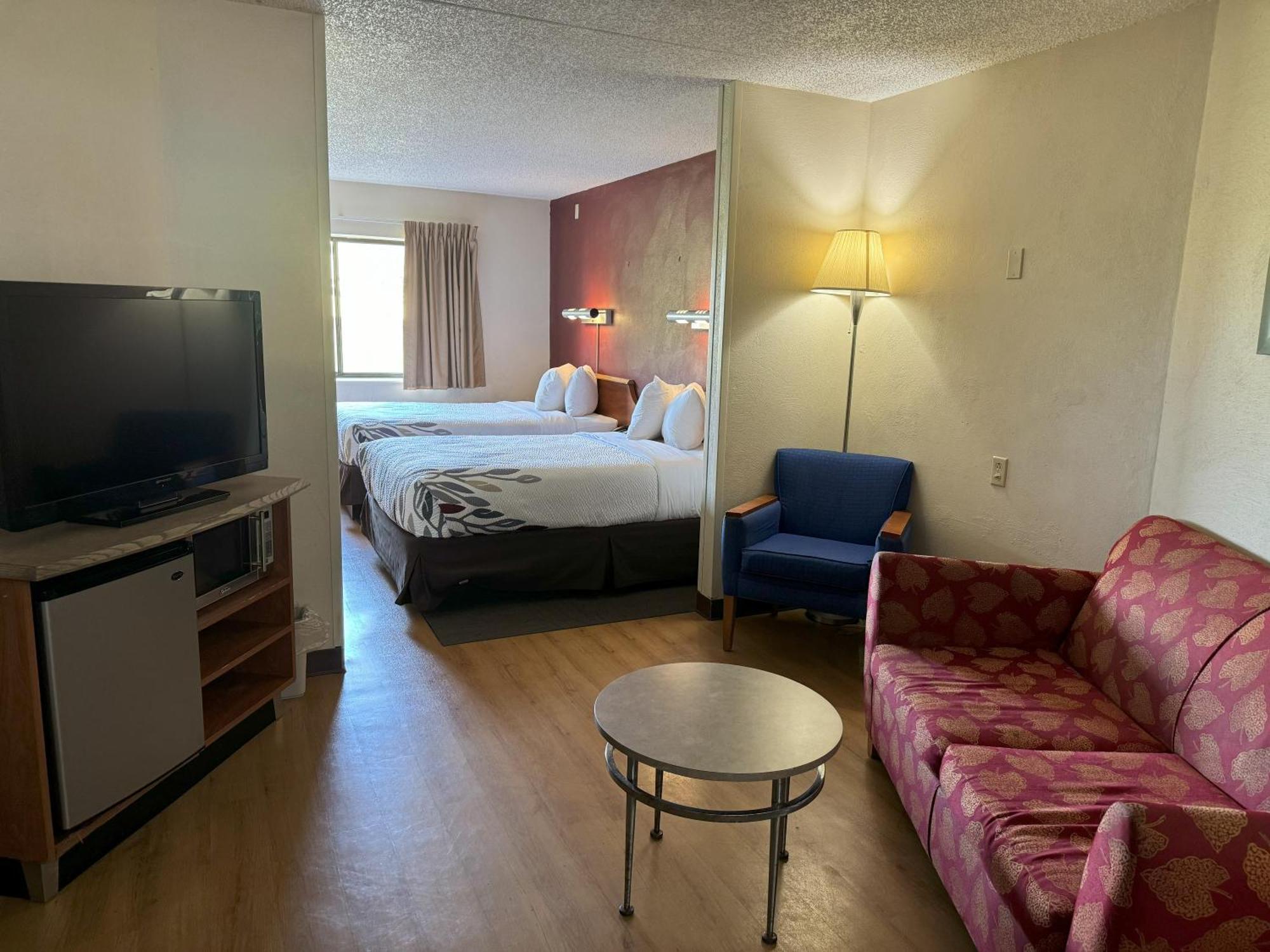 Sycamore Suites Елирия Екстериор снимка